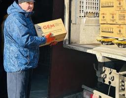 У місті Самар на Дніпропетровщині видають допомогу від благодійників