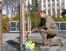 Артем Лисогор поклав квіти до меморіальних знаків, присвячених добровольчому руху