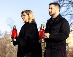 Президент і перша леді вшанували пам’ять Героїв Небесної Сотні