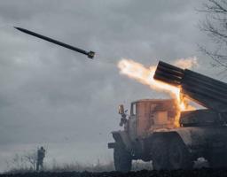 Понад шість мільйонів заборгували окупанти комунальникам Кремінної, у Лисичанську росіяни вчергове заявлять про завершення ремонту теплотрас і водогонів – опалення і води в містян немає з 2022 року, ворожі атаки відбиті від Білогорівки