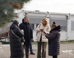 Теплі речі від благодійників одержали луганчани, що мешкають у модульному містечку в Дніпрі, релокована лікарня зі Старобільська – медичні засоби