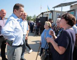 Віталій Комарницький проінспектував роботу КПВВ «Станиця Луганська»