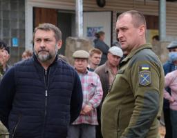 Сергій Гайдай перевірив ліквідацію наслідків пожежі та разом із офіцерами цивільно-військового співробітництва передав погорільцям будматеріали