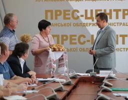 Віталій Комарницький привітав аграріїв із зібраним 1 млн тонн зернових