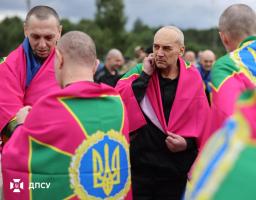 Після трьох років і двох місяців у неволі з полону повернувся прикордонник Луганського загону Вадим Сотник