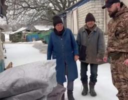 Поліцейські Луганщини доставили гуманітарний вантаж мешканцям деокупованої Новолюбівки