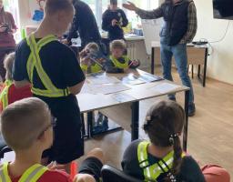 «Спали» ФСБшника»: співробітники СБУ та Нацполіції розповіли дітям з Луганщини, як не стати знаряддям в руках ворога