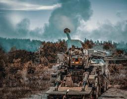 Заможний шеф-регіон з рф посприяв відновленню Лисичанська 500 OSB-плитами, у Рубіжному будівники кинули дві багатоповерхівки із демонтованим дахом, противник намагався просунутися біля Греківки