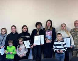 Родині загиблого поліцейського Олександра Крука передали його державні нагороди