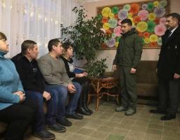 Володимир Зеленський та Сергій Гайдай зустрілися з переселенцями та школярами