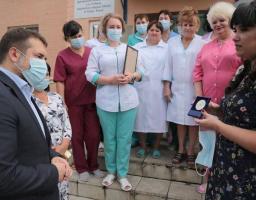 Першу створену лікарями Луганщини медаль «Допомога  Милосердя Благодійність» отримав Сергій Гайдай