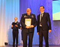 «Ви розміновуєте місця ураження ворожої артилерії, приборкуєте лісові пожежі та працюєте на лінії зіткнення», - Олексій Смирнов вручив обласні нагороди рятівникам Луганщини