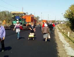 У Станиці Луганській триває відновлення мосту
