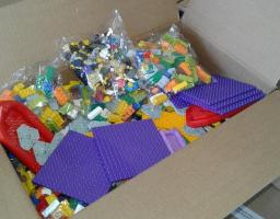 Луганщина отримала ігрові набори LEGO Play Box для учнів перших класів