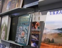 В Україні триває благодійна акція зі збору книжок для військових і жителів сходу України