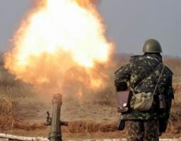 У результаті обстрілу смт Станиця Луганська місцевий житель та двоє українських військовослужбовців отримали поранення