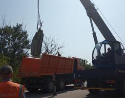 Єднаємо Луганщину: ремонтні роботи мосту в Станиці Луганській у вихідні не припиняються