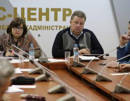 На засіданні громадської ради при облдержадміністрації розглянули медичну реформу та права переселенців на житло