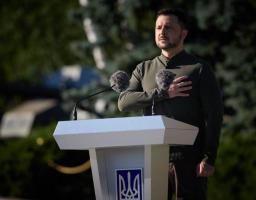 В єдності та із синьо-жовтим стягом ми досягаємо результатів, які змінюють історію – Президент під час церемонії підняття Державного прапора