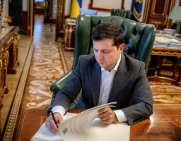 Президент невідкладно підписав ухвалений Верховною Радою антиолігархічний закон