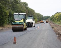 Ремонтують ділянку дороги між Сватовим та Містками 