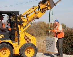 Завершено монтаж карнизних блоків по лівій стороні Сватівського мосту