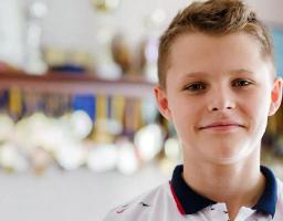 Наш Олексій Середа - чемпіон України у стрибках з вишки