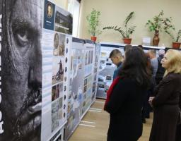 На Сватівщині представлено виставку «Фактор свободи»