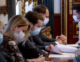 Україна увійшла в «зелену» зону навіть за критеріями ЄС, показники захворюваності найнижчі за останній рік – нарада у Президента