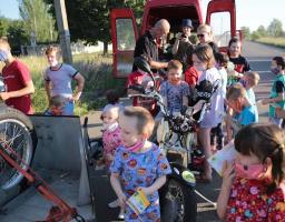 Благодійність на колесах: Байкер-рекордсмен допомагає дітям