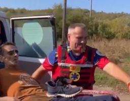 Поліцейські евакуювали маломобільного чоловіка з Макіївки та доставили на деокуповані території Луганщини гуманітарну допомогу