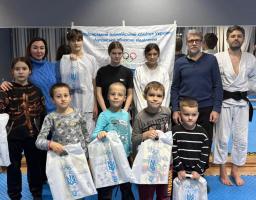 Продовжуємо цикл публікацій про консолідацію громад Луганщини. У Рубіжанській громаді ключовими інструментами згуртування мешканців стали мистецька освіта, бібліотечні ініціативи, музейні проєкти та спортивні заходи для дітей.  Одним із головних завдань стало збереження доступу до культурного середовища та підтримка постійного зв’язку між мешканцями, які сьогодні перебувають у різних регіонах України та за кордоном. Саме тому у громаді зробили ставку на поєднання дистанційних та офлайн-форматів роботи.  МИС