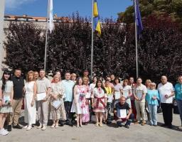 Янголи-охоронці для луганчан. Напередодні Дня медичного працівника Артем Лисогор вручив державні нагороди та обласні відзнаки лікарям