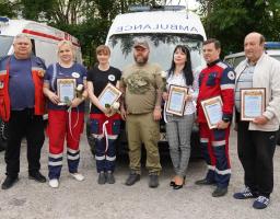 Навіть сьогодні бригада наших медиків супроводжує з Дніпра до Черкас – військового з тяжкими пораненнями, – Олексій Харченко привітав працівників екстреної медичної допомоги з професійним святом