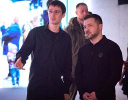 У Давосі Президент відвідав виставку, присвячену боротьбі України проти російської агресії