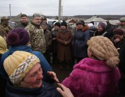 Президент: Катеринівка – не сіра зона. Тут наш прапор і ми нікому і ніколи ні цю землю, ні цих людей не віддамо