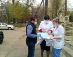 Сергій Гайдай передав багаторазові захисні костюми лікарям Рубіжного