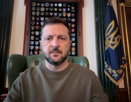 Відповідь на українське територіальне питання є вже в Конституції України, відступати від цього ніхто не буде і не зможе – звернення Президента