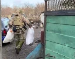 Речі першої необхідності доставили поліцейські Луганщини до Невського, Новолюбівки, Греківки та Макіївки 