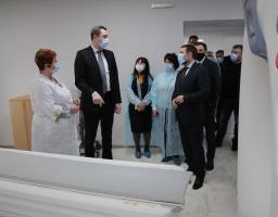 «На сьогодні держава вимагає від регіонів – користуватись її фінансовими можливостями для розвитку» – Олексій Чернишов перевірив, як на Луганщині модернізуються лікарні