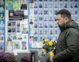 Президент ушанував пам’ять загиблих Захисників і Захисниць України