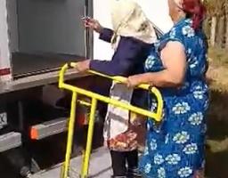 Лікарі обласної виїзної поліклініки надали допомогу жителям Сиротиного, на черзі – Муратове та Борівське 