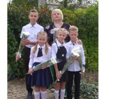 З окупованої Луганщини евакуювалася жінка з п'ятьма вихованцями дитячого будинку сімейного типу – росіяни забороняли їм вчитися в українській школі