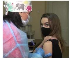 Триває вакцинальна сесія проти COVID-19 публічних та громадських діячів