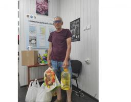 Жителям Луганщини на Івано-Франківщині продовжують видачу засобів гігієни та продуктів