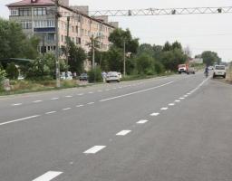 «Велике будівництво»: на відновленій дорозі Н-21 від Старобільська до Штормового завершують нанесення розмітки