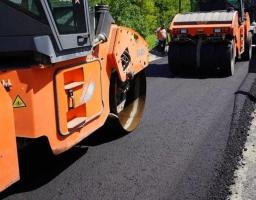 Велике будівництво: на дорозі Н-26 готуються до укладання верхнього шару асфальту