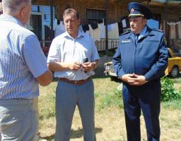 Віталій Комарницький поспілкувався з мешканцями пошкодженого будинку в Лисичанську