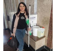 У Сумах 177 родин з Луганщини одержали гігієнічні набори від МОМ