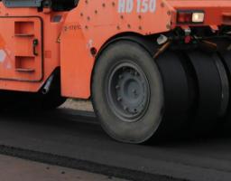 Цьогоріч з держбюджету передбачено майже 440 мільйонів на будівництво, реконструкцію, ремонт та утримання автодоріг місцевого значення Луганщини